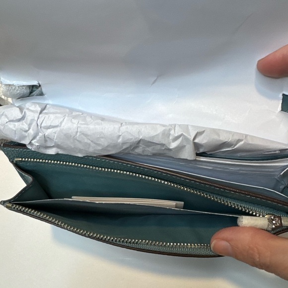 COACH Foldover Crossbody Clutch Aqua Brand New With Tag. - Picture 2 of 6